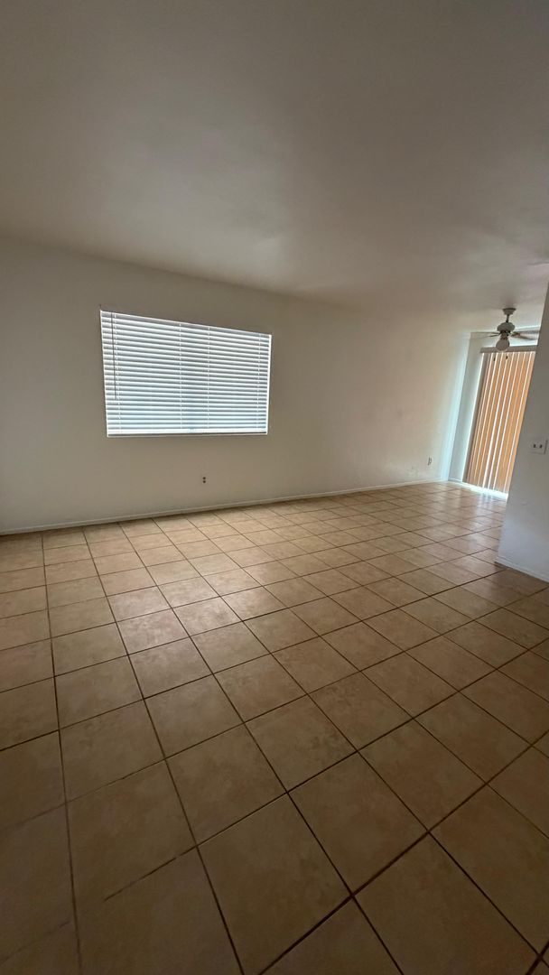 Building Photo - Welcome to your Next Home in Brawley