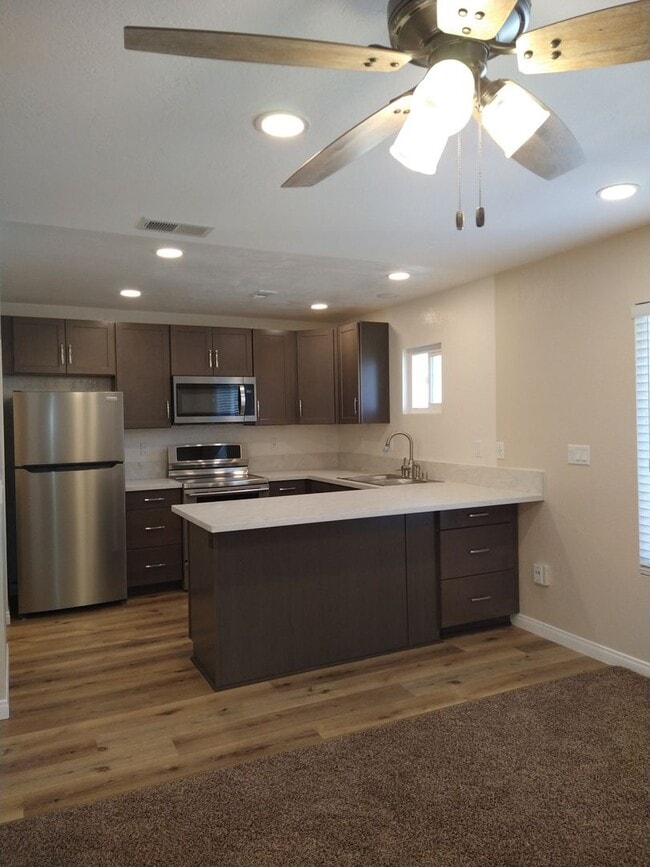 Building Photo - ALL UTILITIES INCLUDED! 3 Bed / 1 Bath Remodeled Condo/Duplex at Tanglewood