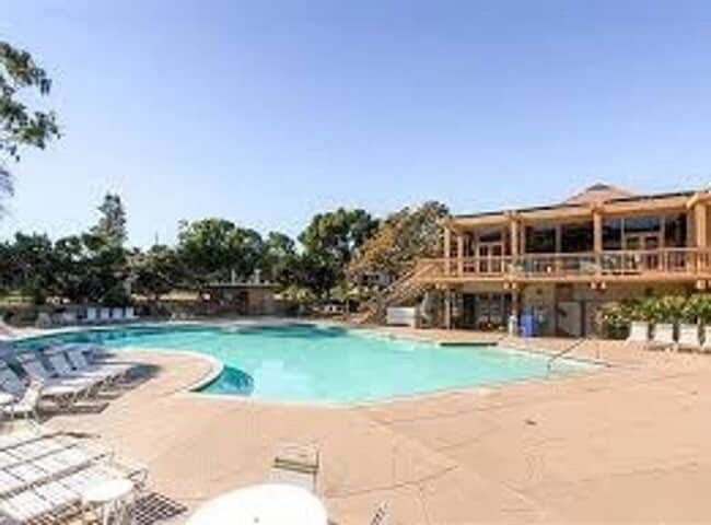 Building Photo - Awesome Remodeled Top Floor condo in Point Loma Tennis Club