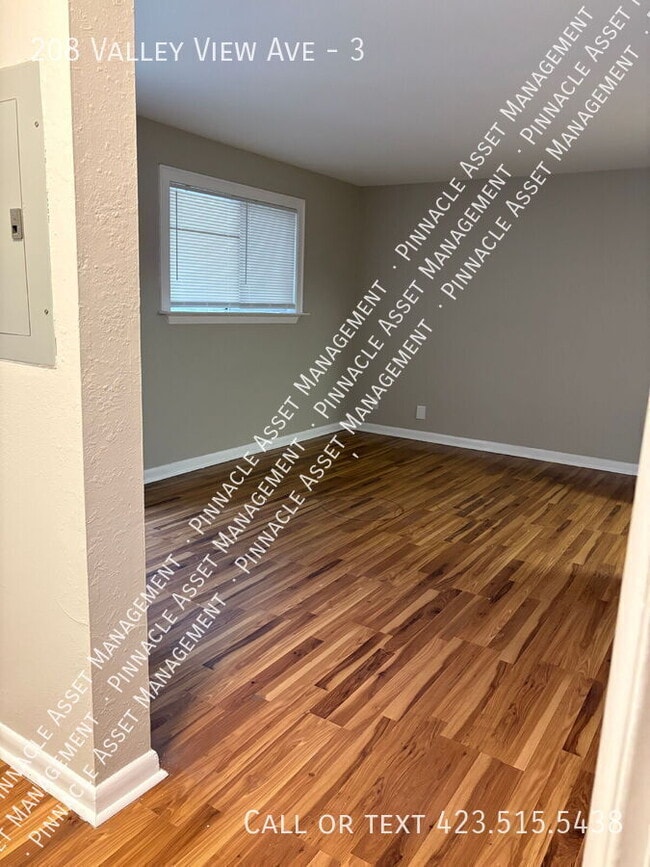 Building Photo - 208 Valley View Ave
