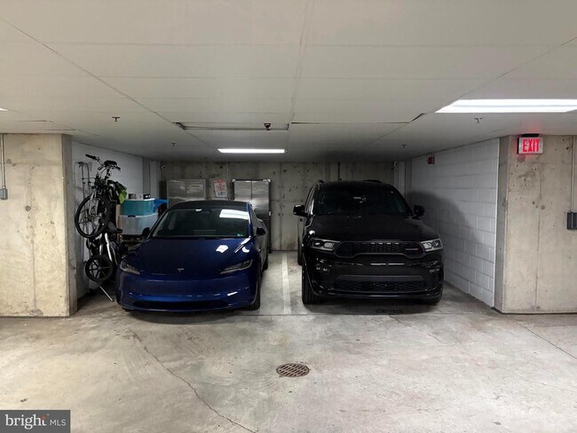 Building Photo - 1418 N Rhodes St