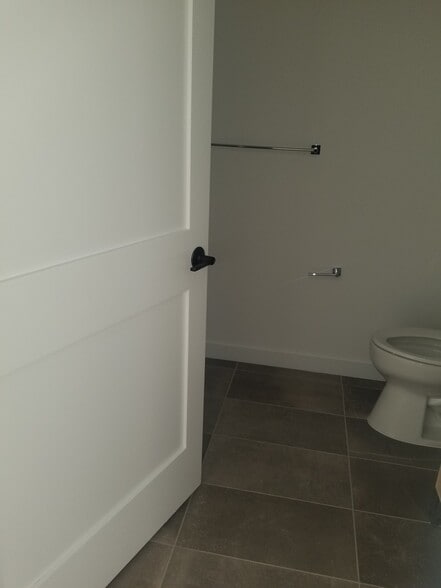 Building Photo - 425 3rd St