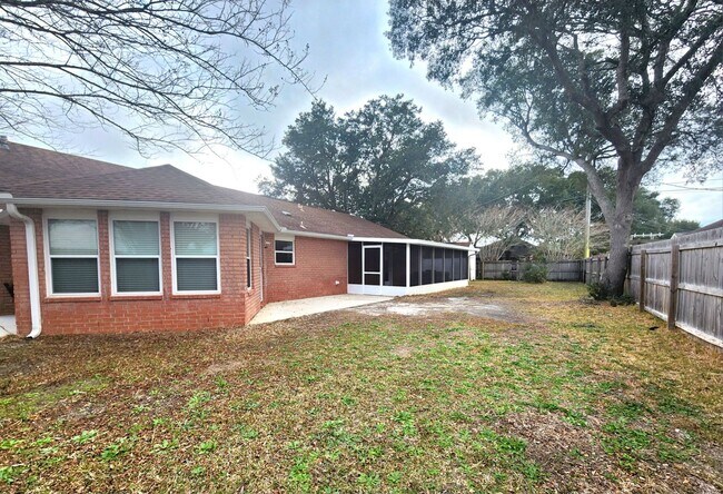 Building Photo - 3314 Marion Oaks Way