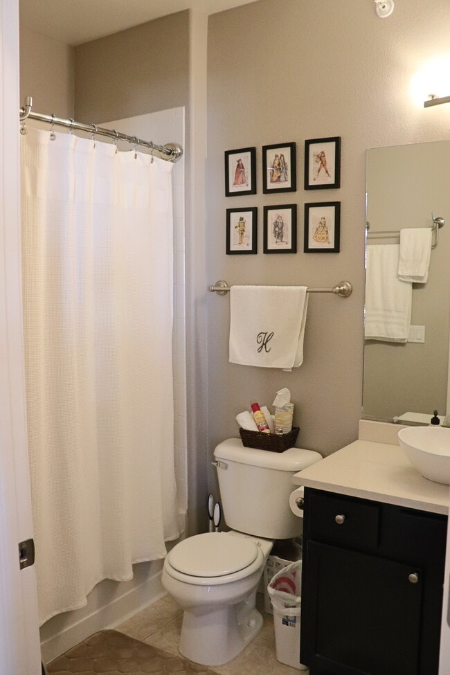 Building Photo - 10184 Park Meadows Dr