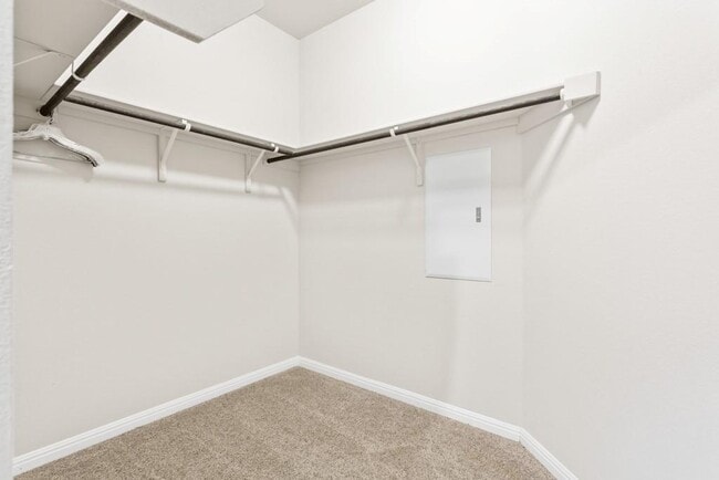 Building Photo - 2072 Port Ellen Dr