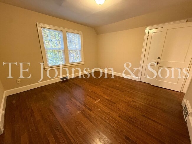 Building Photo - Charming Home with Character and Modern Co...