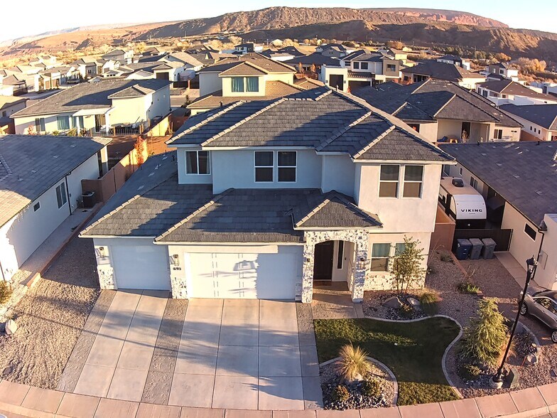 Building Photo - 693 S Taylor Creek Dr