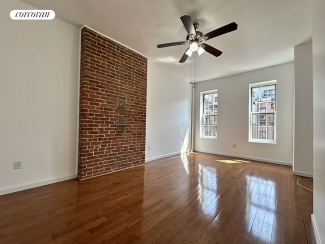 Primary Photo - 326 E 93rd St