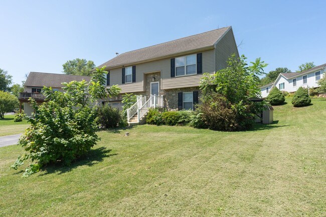 Building Photo - 2072 Sheaffer Rd
