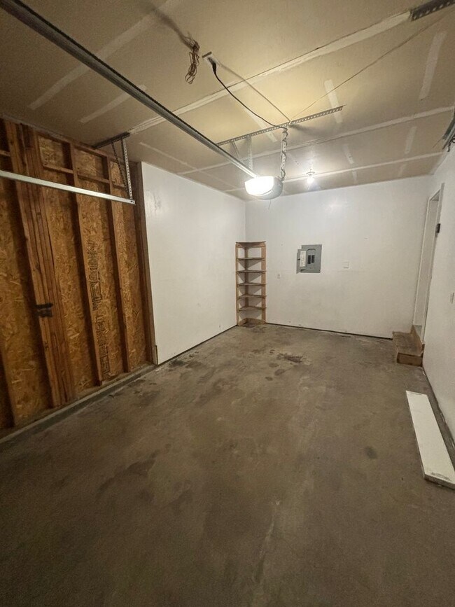 Building Photo - 211 N Lava