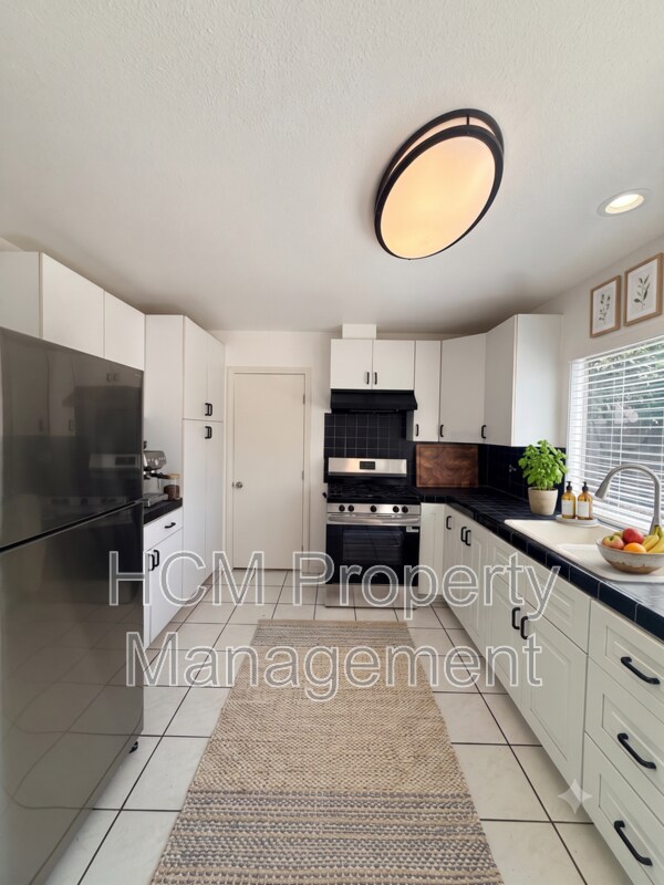 Building Photo - 23709 Maidstone Pl