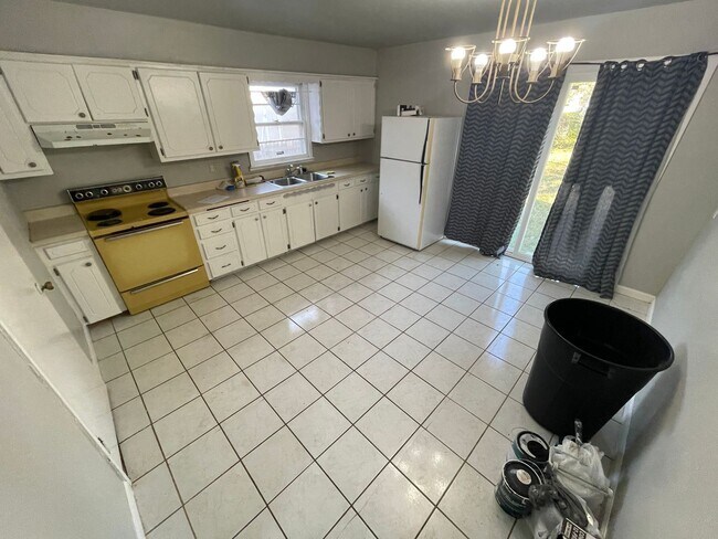 Building Photo - 3 br, 1 bath House - 1225 NW 91st St