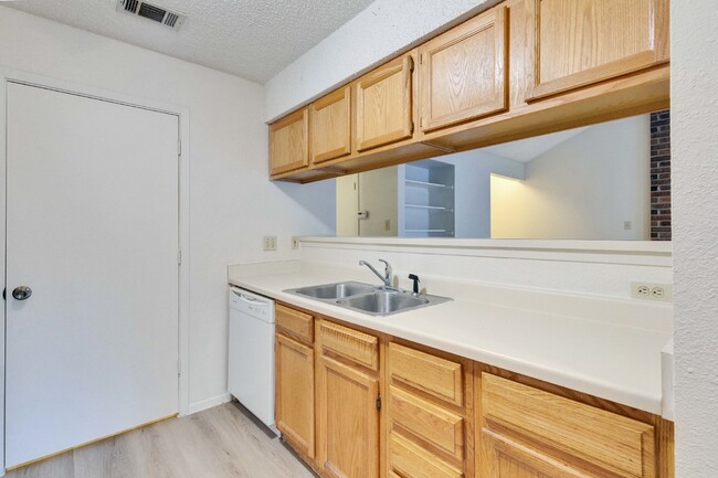 Building Photo - Upstairs Two Bedroom Unit in Fourplex with...