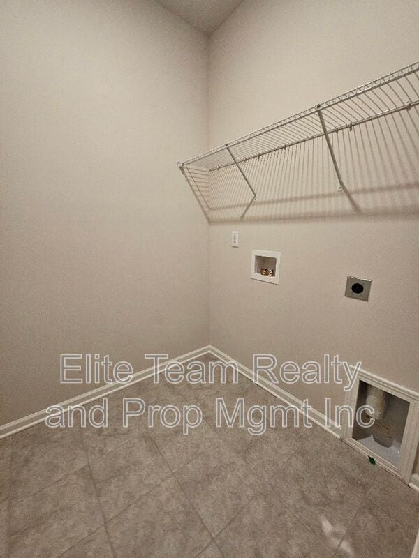 Building Photo - 5416 Kinsbridge Dr
