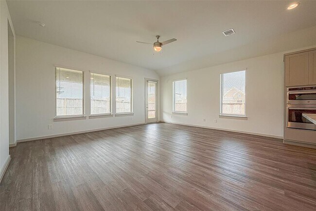Building Photo - 29326 Red Rocks Pk Dr