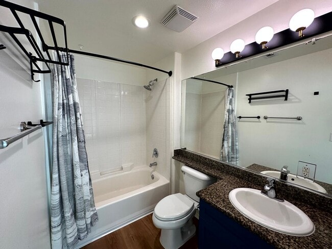 Building Photo - Gorgeous Spacious 2 Bedroom - 2 bath Condo with parking in Little Tokyo