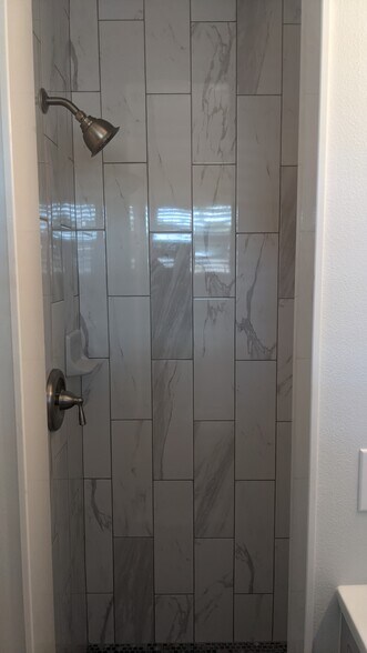 Building Photo - 2042 Harley Ave