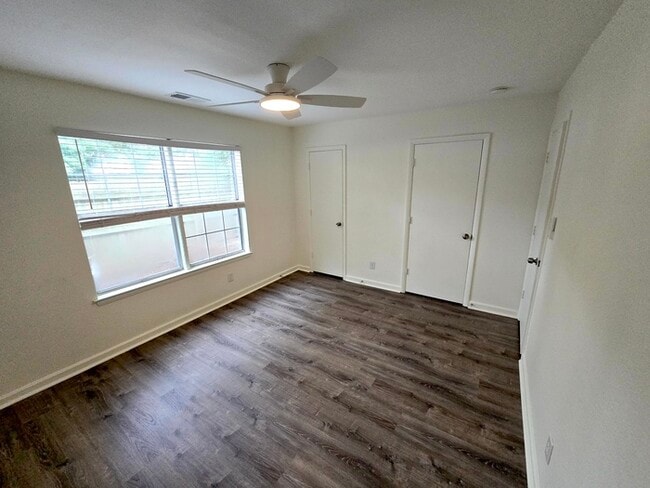 Building Photo - Charming 3BD/3BA Home with Modern Upgrades
