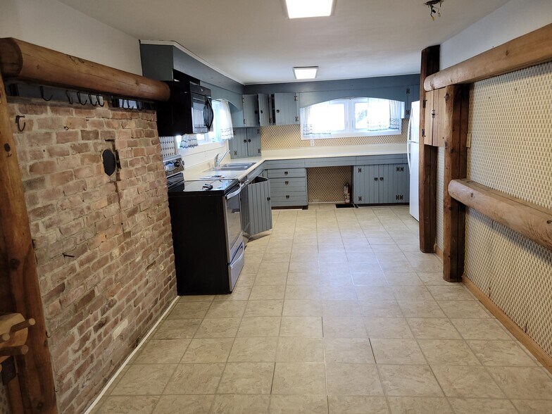 Kitchen - 40 Rootville Rd