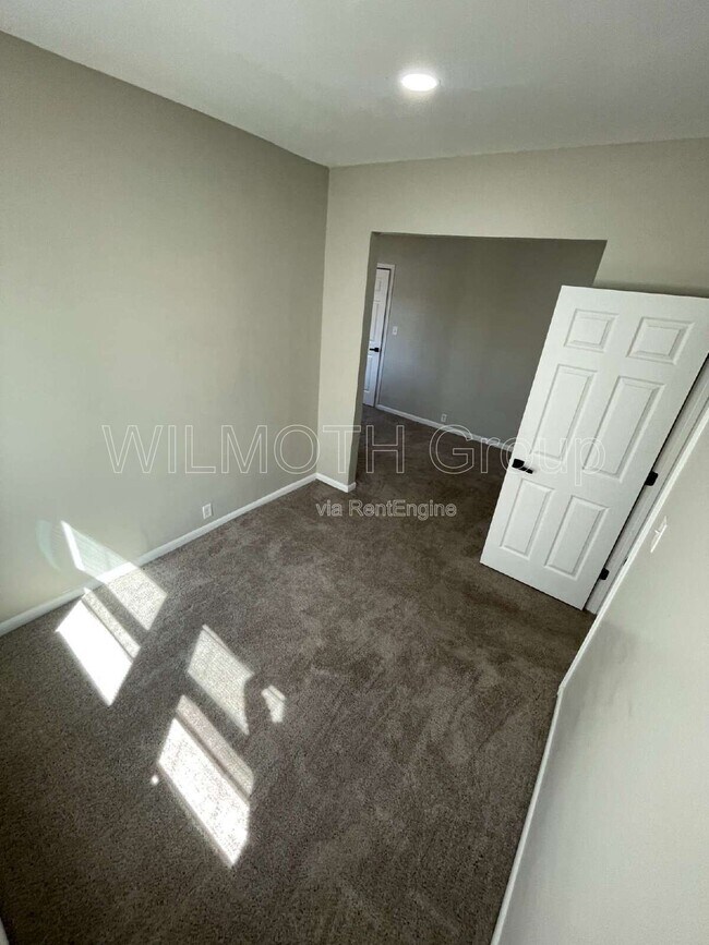 Building Photo - 321 E 31st St