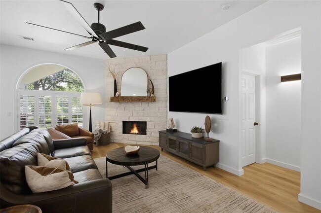 Building Photo - 1833 Paradise Ridge Dr