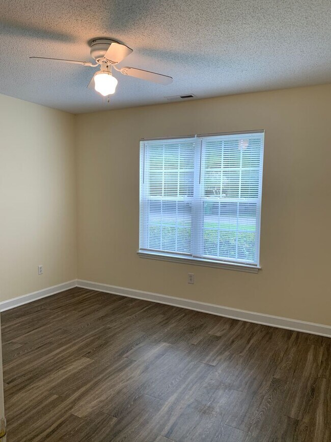 Building Photo - 314 Hillsdale Dr