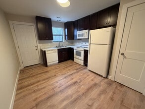 Building Photo - 420 NE Park Ln