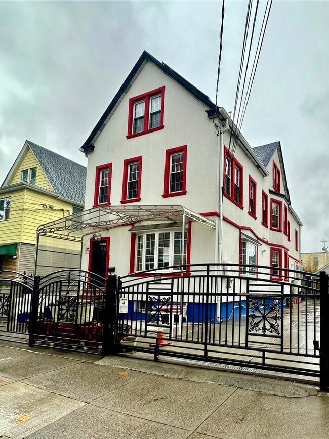 Primary Photo - 87-10-87 135th St