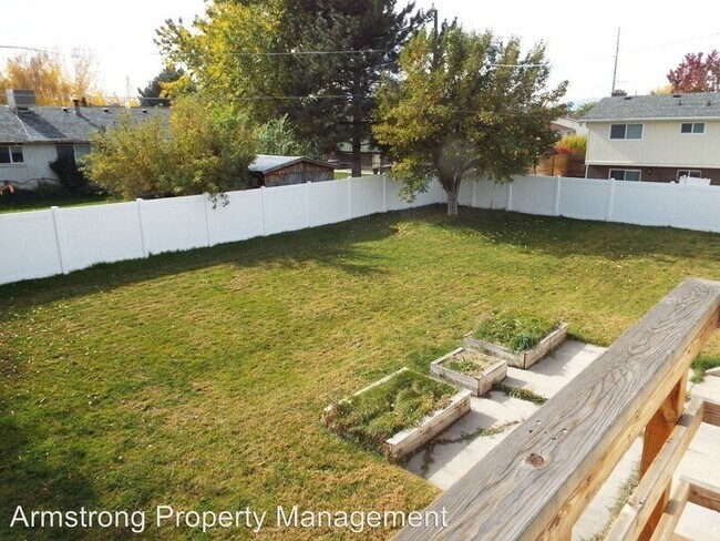 Building Photo - 262 1165 N