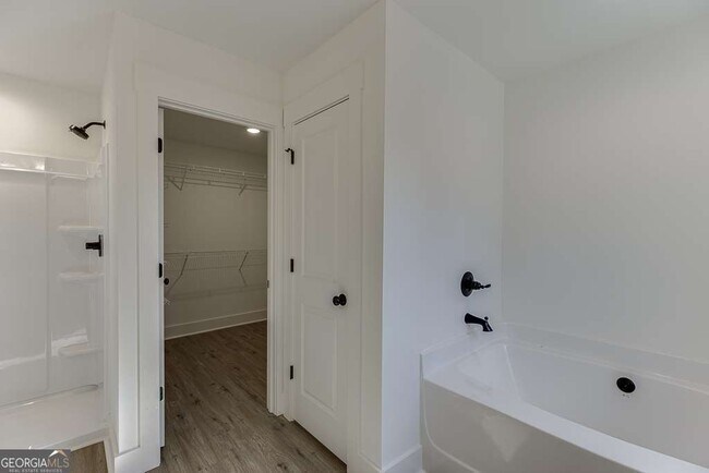 Building Photo - 585 Clayton St