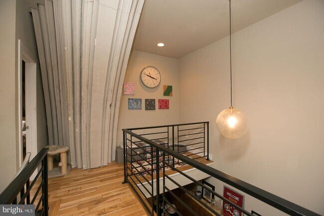 Building Photo - 2701 W Girard Ave