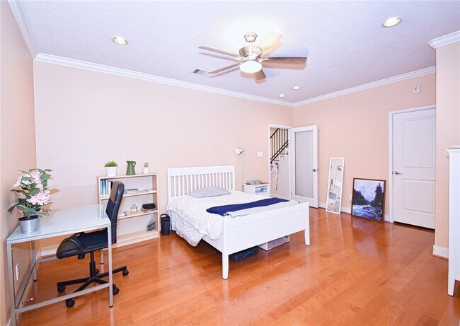Building Photo - 2406 Dorrington St