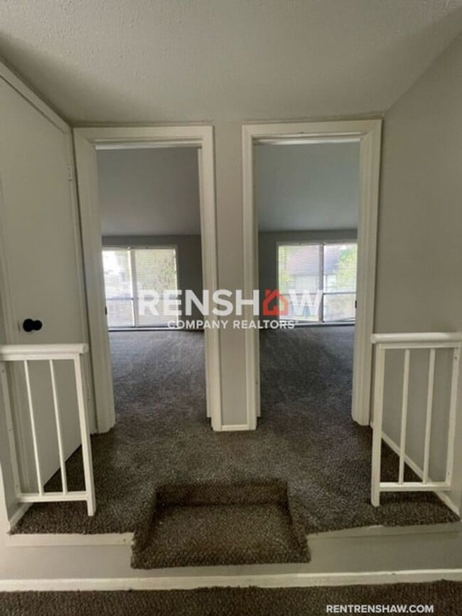 Building Photo - Unique 3 Bed / 2.5 Bath Condo - Move in Re...