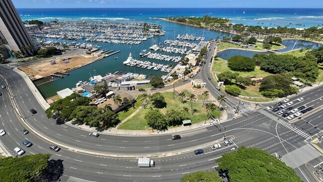 Building Photo - Available NOW - Highly Desired 2 BED 2 BAT...
