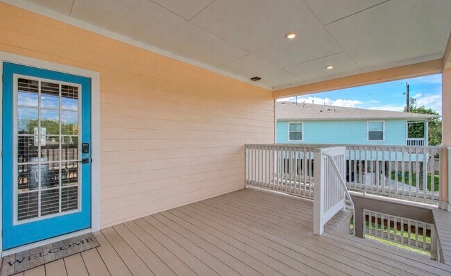 Building Photo - 1705 Bayway Dr