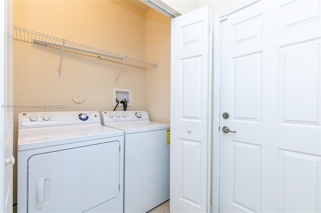 Building Photo - 9036 SW 170th Pl