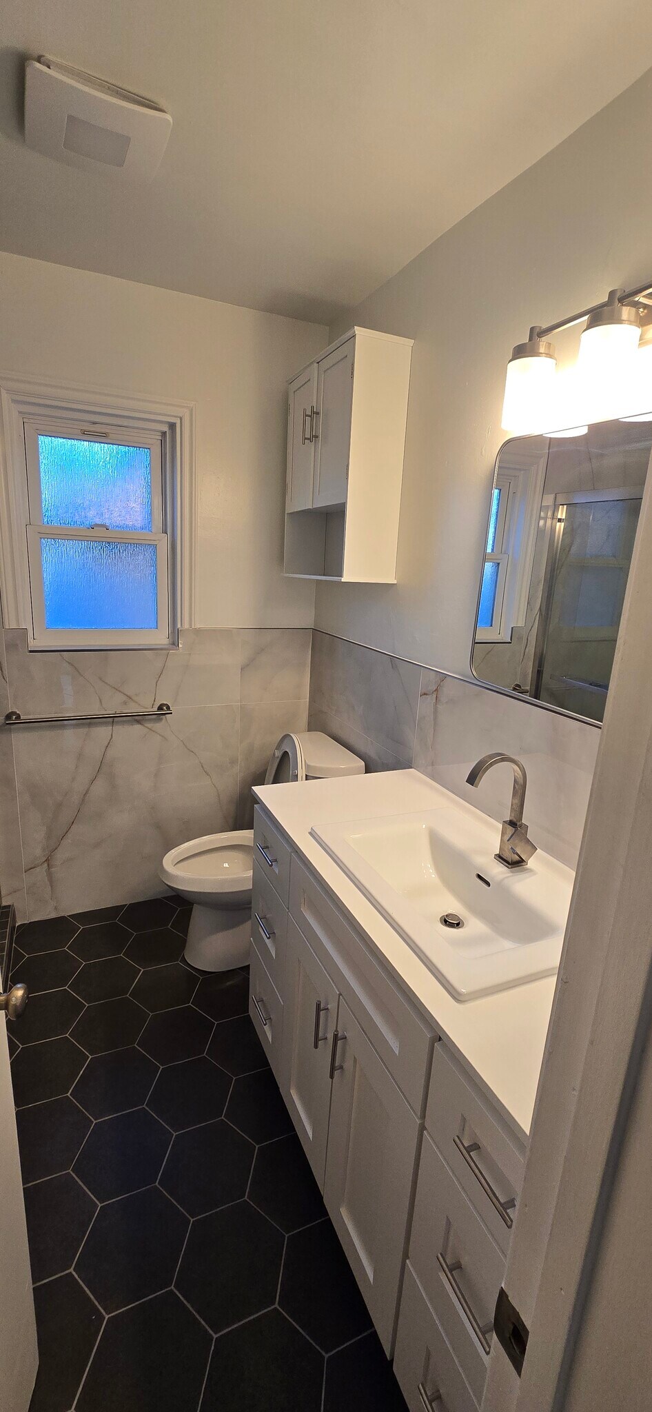 Building Photo - 2075 E Appleton St