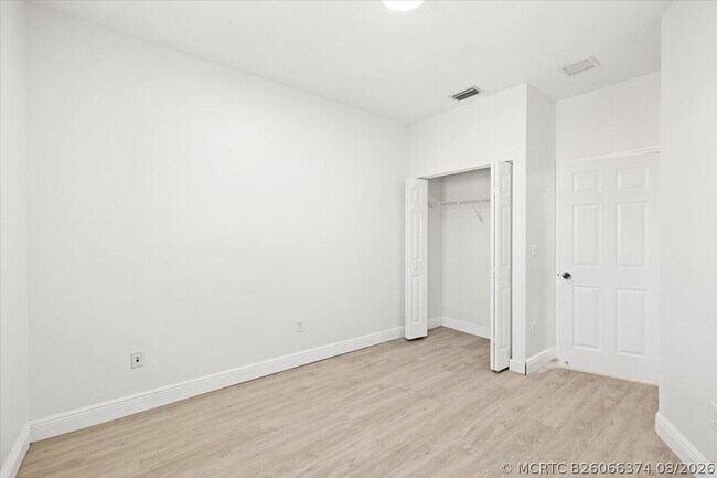 Building Photo - 4962 Leeward Ln