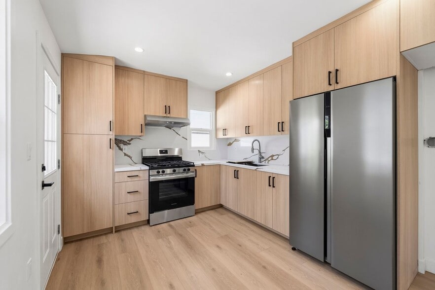 Building Photo - 2819 Sycamore Ave