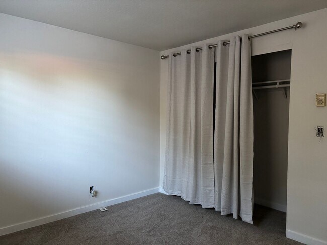 Building Photo - 3 BR/2BA Home In Tamarack Park East
