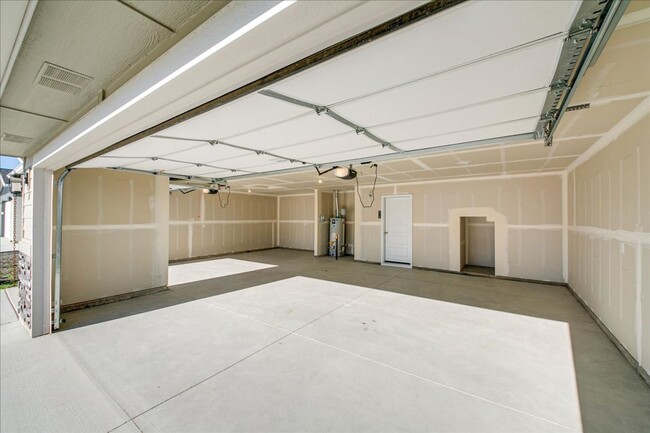 Building Photo - Two Story, Spacious Star Home!