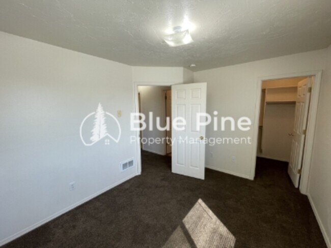 Building Photo - 345 S Byron Ave