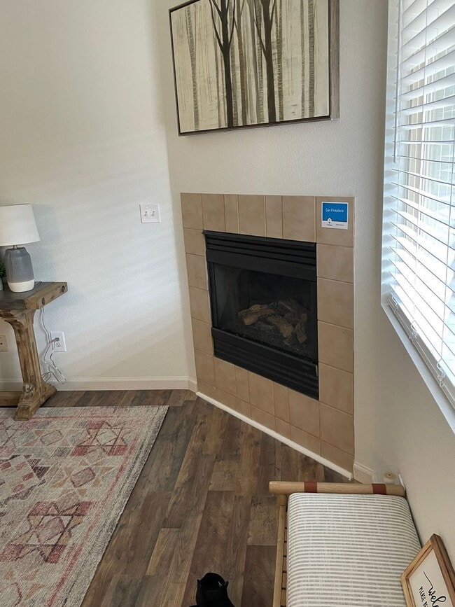 Building Photo - Townhome -2 bed 2.5 bath + bonus area