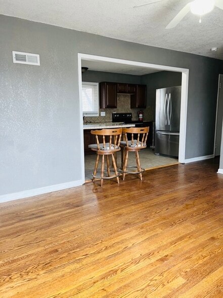 Building Photo - 5639 Rosehill Rd