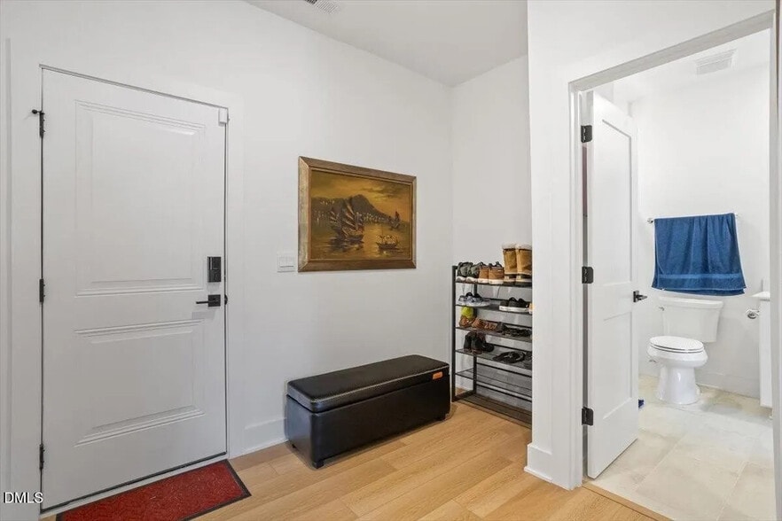 Building Photo - Room in Townhome on Billingshurst Wy