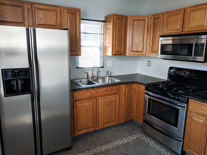 gourmet kitchen - 2823 Chatham St