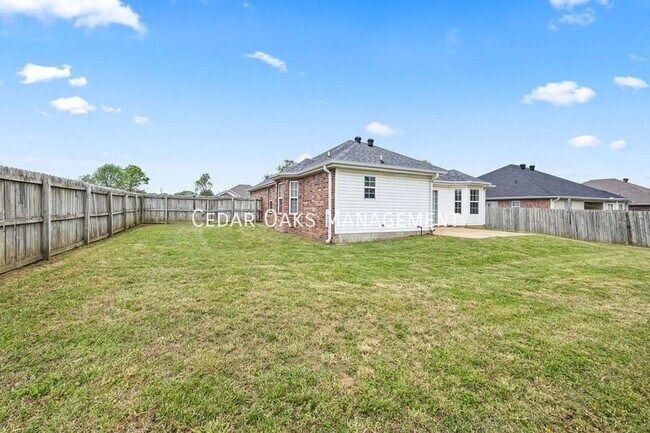 Building Photo - 911 SW Cheyenne Dr