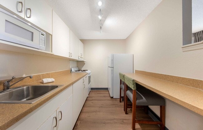 Building Photo - Furnished Studio-Fort Lauderdale - Cypress Creek - NW 6th Way