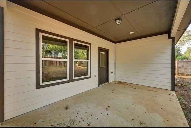 Building Photo - 1707 Ash Crescent St