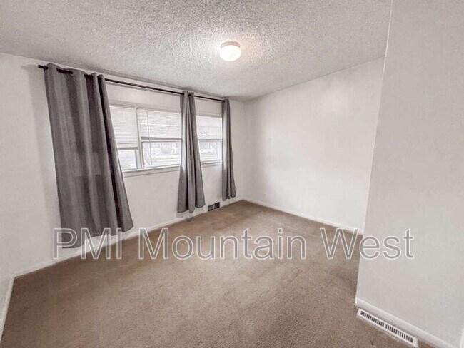 Building Photo - 481 E 2875 N